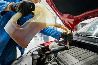 El Paso auto mechanic performing an oil change service